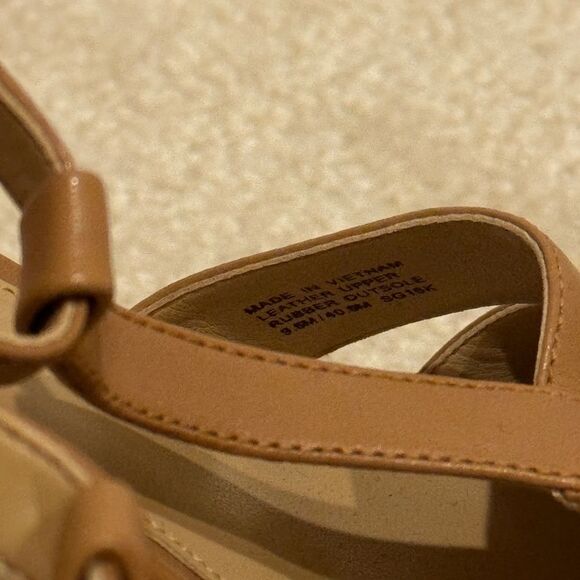 MICHAEL KORS SIZE 9.5 heels like new! Best deal! - Picture 3 of 4